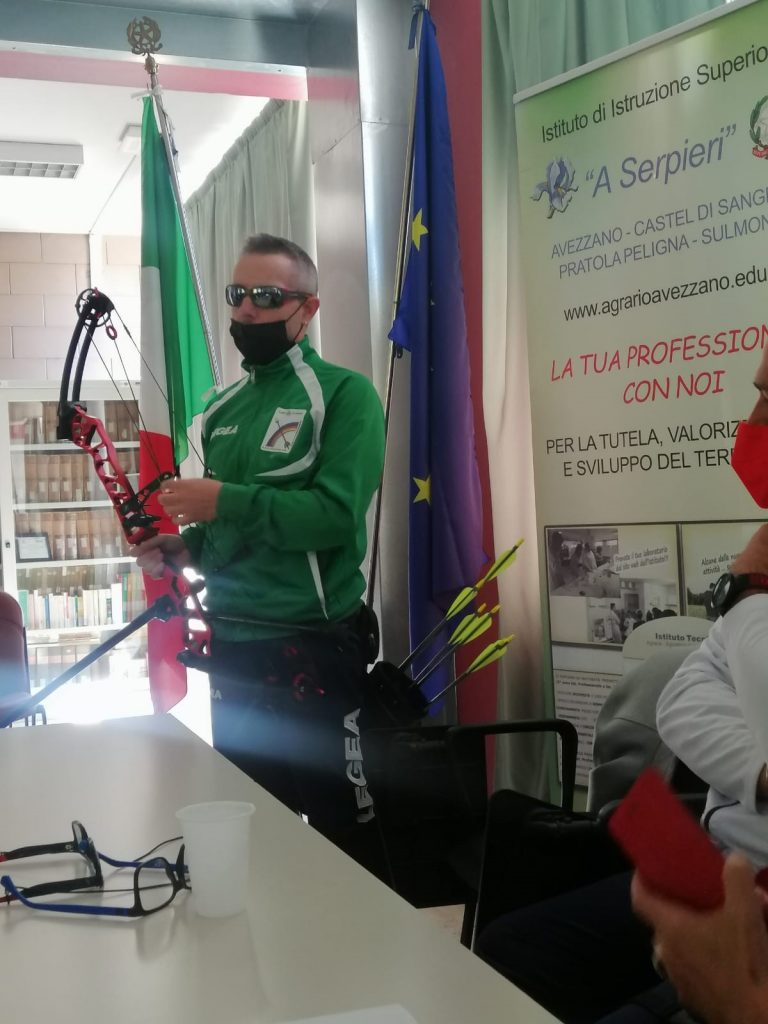 Istituto Agrario Serpieri, il vice campione italiano di para archery Antonio Del Fosco e l'allenatore paralimpico Giuseppe Marascia incontrano gli studenti