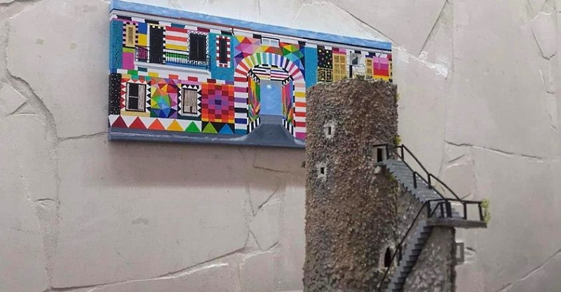 Il coloratissimo arco di Okuda di Aielli tra le nuove opere ospitate nel museo dell'Abruzzo in Miniatura