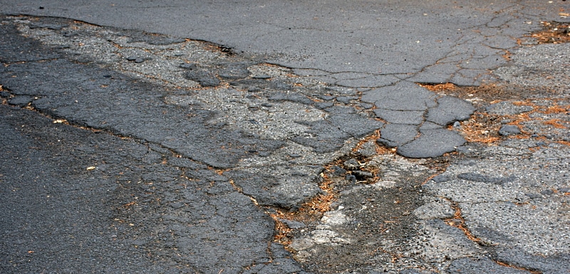 Manutenzione marciapiedi e riparazione buche stradali, il Comune di Avezzano affida i lavori
