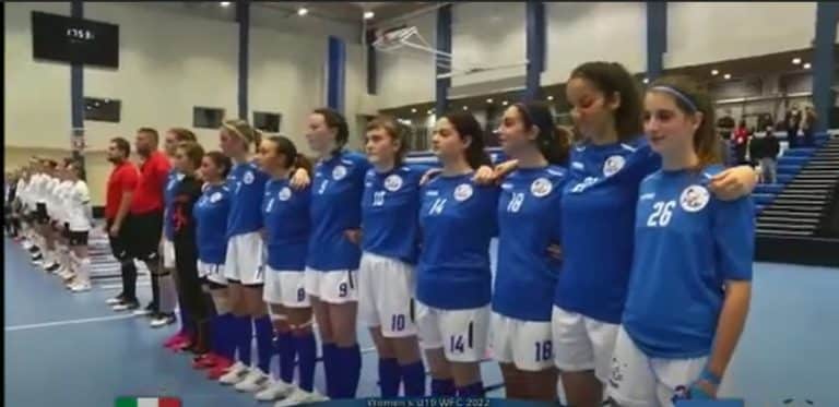 La Nazionale Italiana Under 19 Femminile di Floorball canta l'Inno nazionale a cappella in Estonia, apprezzamenti del Presidente Mattarella