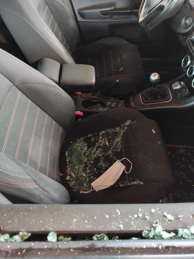 Carsoli, finestrino dell'auto in frantumi per rubare portafoglio e occhiali: lo sfogo di Simone Cianci sui social