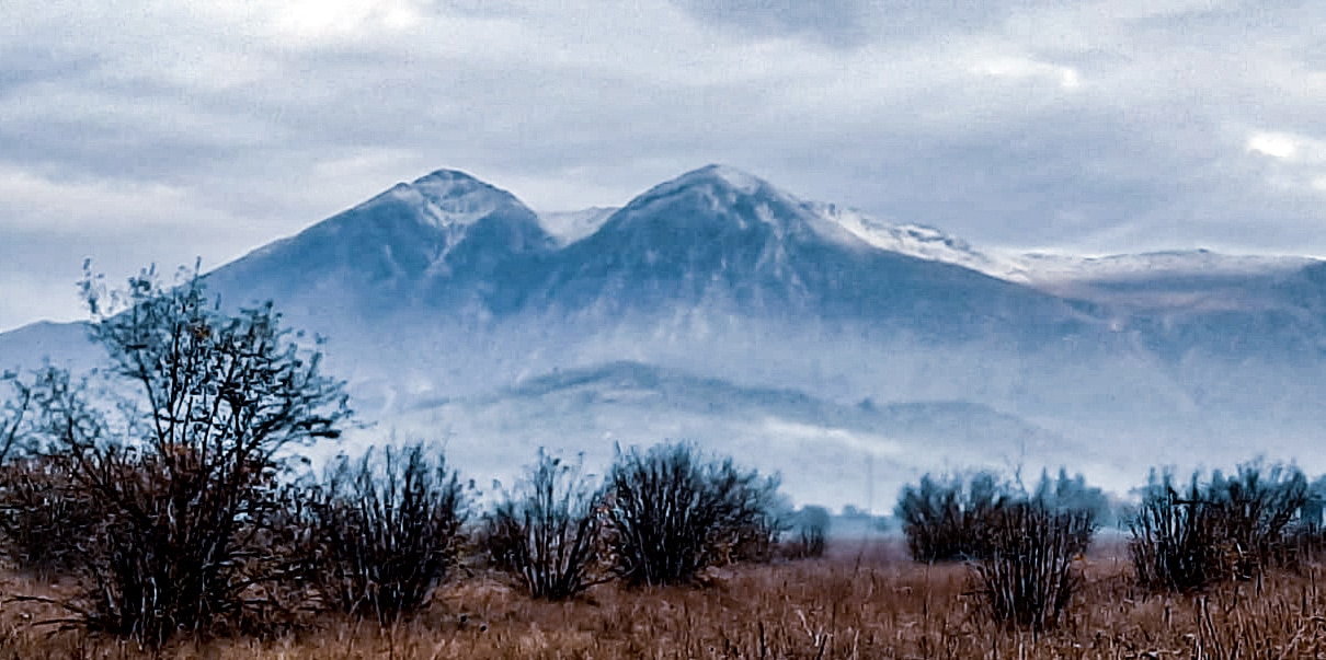 Primi fiocchi di neve sul Monte Velino, magico risveglio per la Marsica