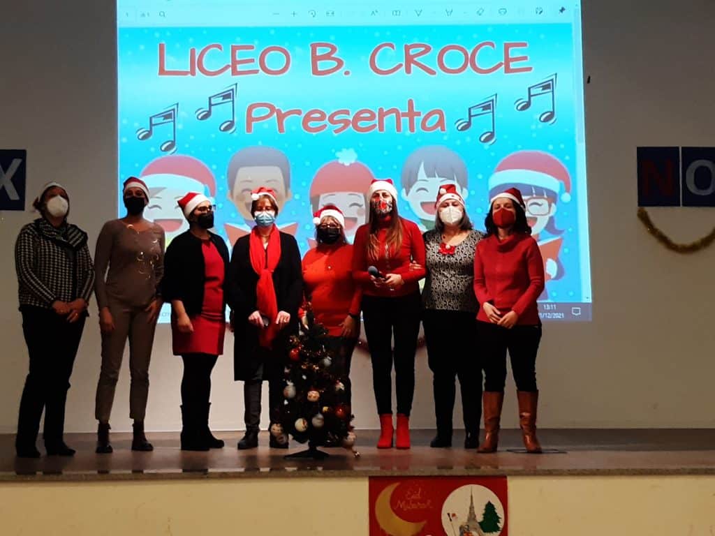 Grande successo al Christmas Carol Show, canti natalizi in inglese, francese, spagnolo e tedesco al liceo Croce di Avezzano