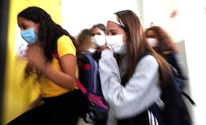 Riapertura scuole in Abruzzo: Firmata l'ordinanza che fa slittare la riapertura al 10 gennaio ma prima campagna di screening di ultima generazione