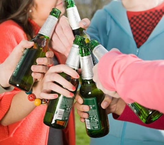 Controlli nei locali pubblici di Trasacco, verifiche sull'età di chi consuma alcol e sul green pass rafforzato