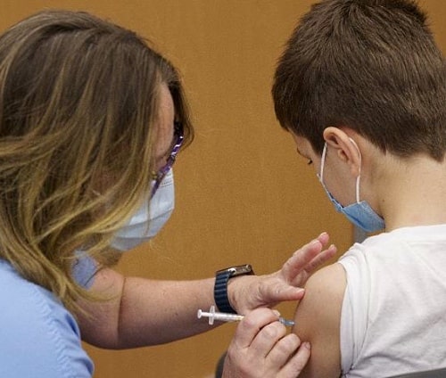 Vaccini anti Covid per bambini 5-11 anni, da mezzanotte attiva la piattaforma per le prenotazioni