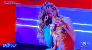 Daniela Sorge porta il cagnolino Simba a Soleil