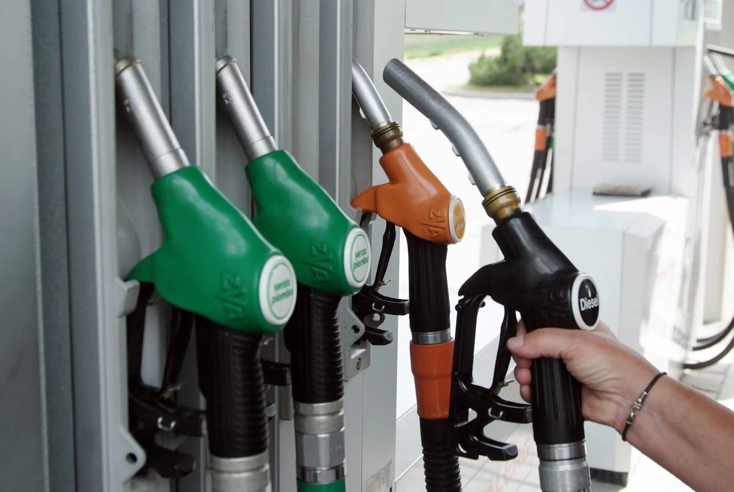 Tornano gli aumenti incontrollati sui carburanti, prezzi di nuovo alle stelle
