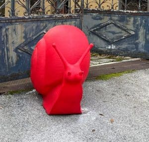 Rubata una chiocciola rossa, opera Cracking Art, collocata in centro ad Avezzano