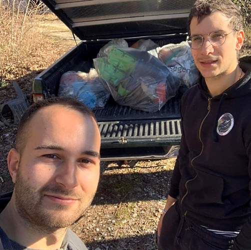 Due ragazzi di Civita d'Antino bonificano il territorio raccogliendo sacchi di rifiuti