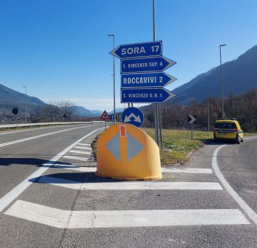 Roccavivi di San Vincenzo Valle Roveto: installata cartellonistica sulla Superstrada Avezzano Sora