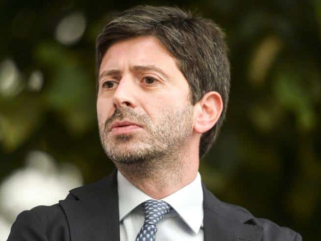 Il ministro Speranza firma l'ordinanza: da lunedì l'Abruzzo passerà in zona gialla