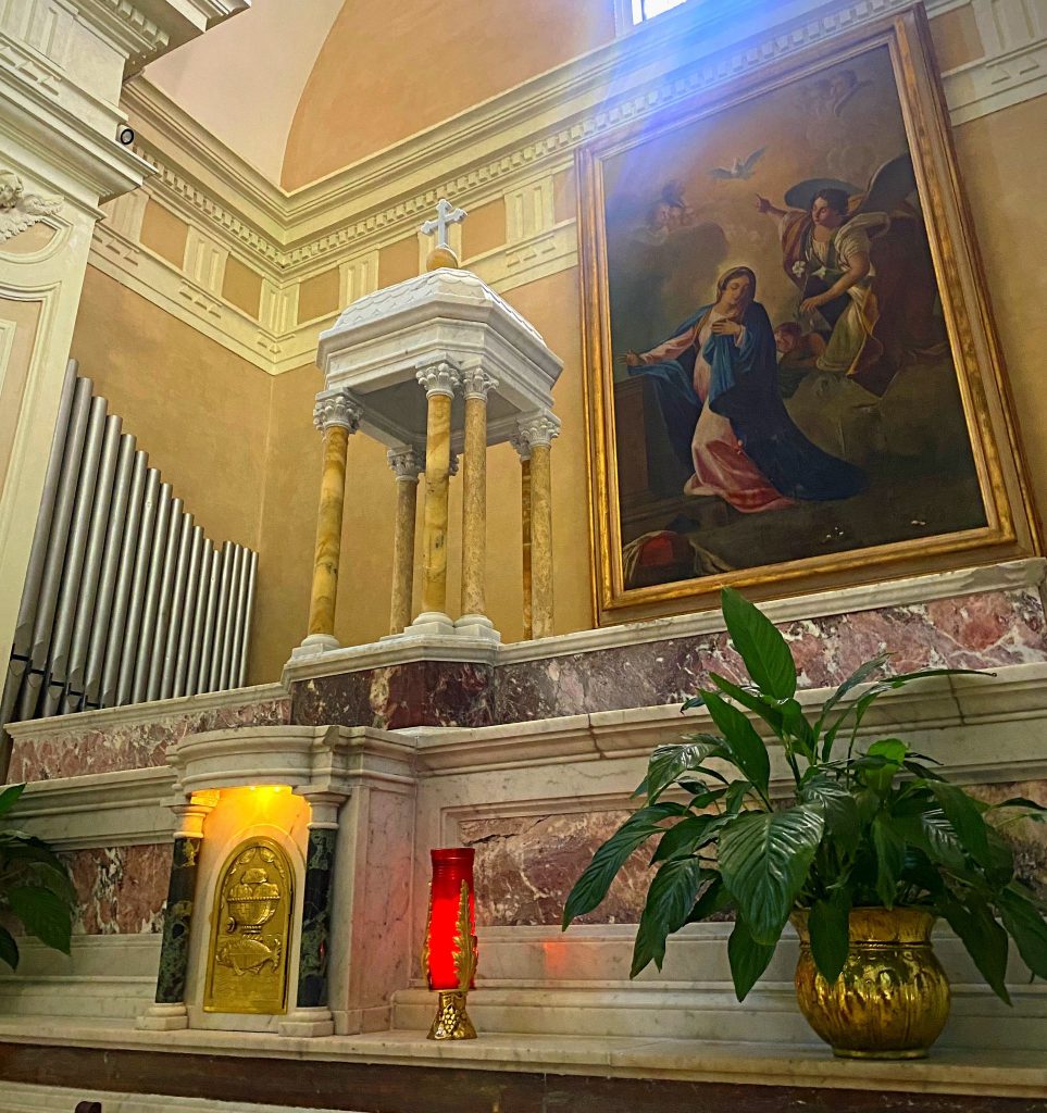 Ripristinato l’altare della Chiesa dell’Annunziata a Tagliacozzo voluto dai reduci delle due guerre mondiali nel 1946 e restaurato un antico altare del XVII secolo