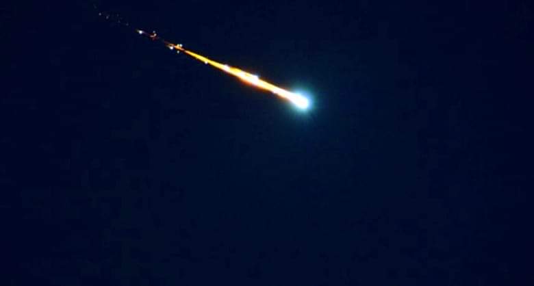 Meteorite sfreccia sui cieli dell'Italia, avvistamenti e segnalazioni da tutta la Marsica