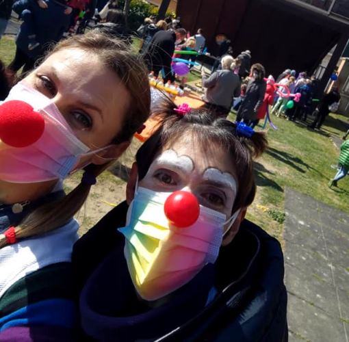 Clown di corsia regalano un sorriso ai bambini ucraini ospitati a Cerchio