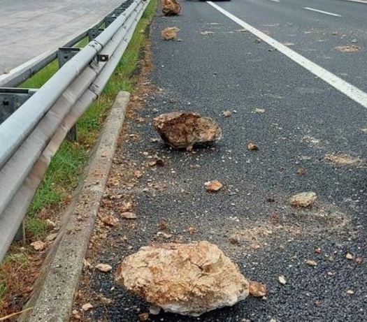 Massi franati sull'autostrada A24, Marsilio: "situazione di pericolosità messa in evidenza da anni, sollecitato un intervento"