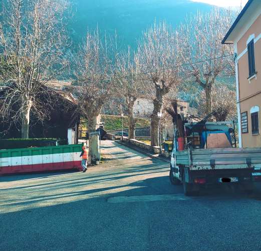 Iniziati i lavori su un tratto franoso e pericolante della strada d'ingresso del centro storico di Civita d'Antino
