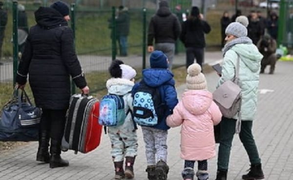 Emergenza Ucraina, Avezzano si prepara all’arrivo dei profughi Di Berardino “già all’opera con Rete solidale e scuole. Punto di accoglienza presso il centro vaccini”