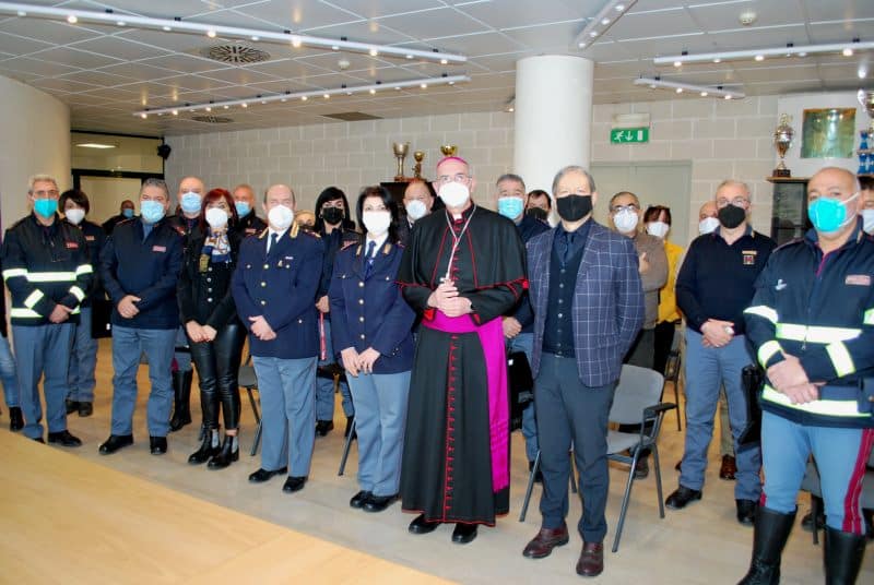 Il vescovo Massaro in visita al Commissariato di Polizia di Avezzano: "gratitudine agli uomini e alle donne della Polizia di Stato"