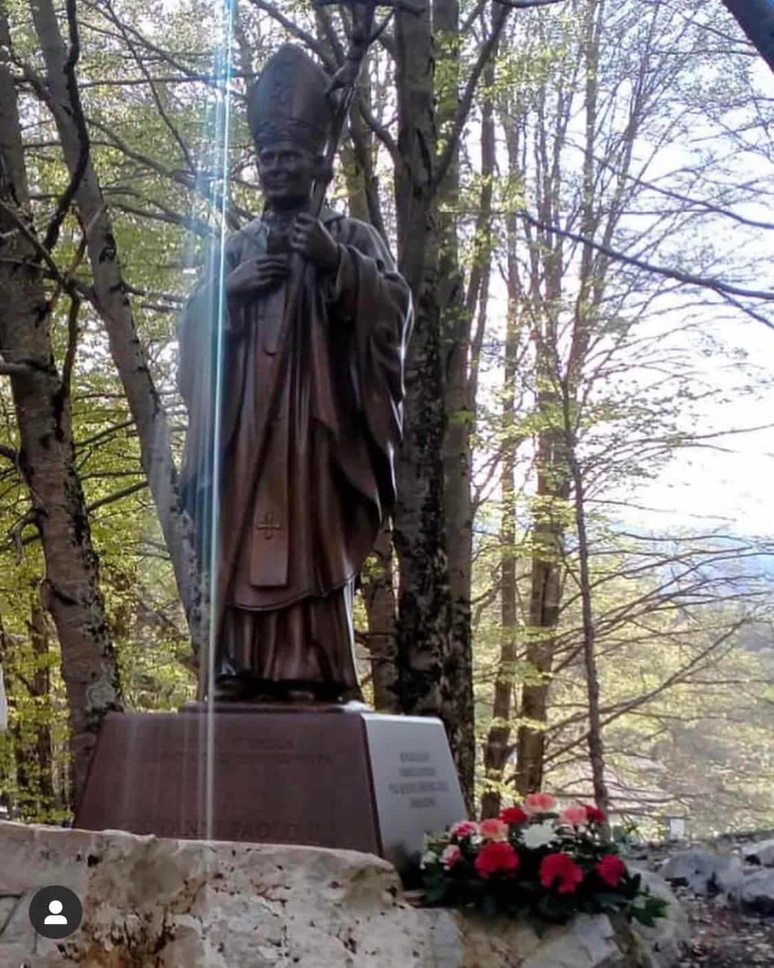 Inaugurata a Villavallelonga la statua in memoria di Giovanni Paolo II