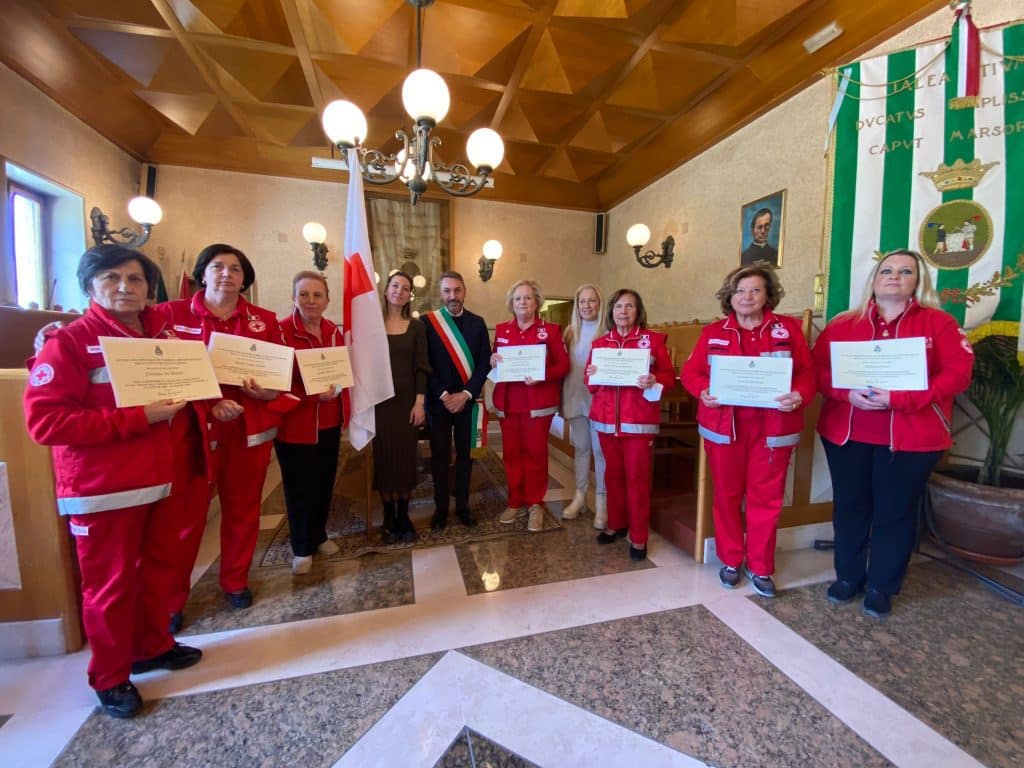 La bandiera della Croce Rossa sventola a Tagliacozzo per la giornata mondiale dell'Associazione Internazionale