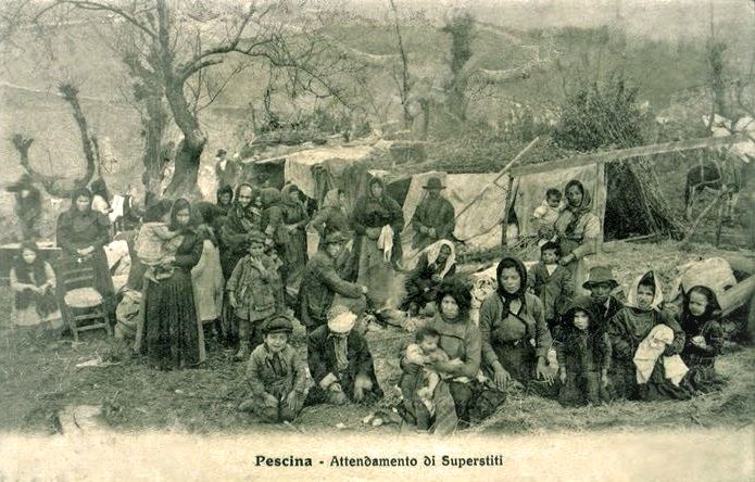 Terremoto 1915 a Pescina, in una foto i superstiti che trovano rifugio in tende di fortuna