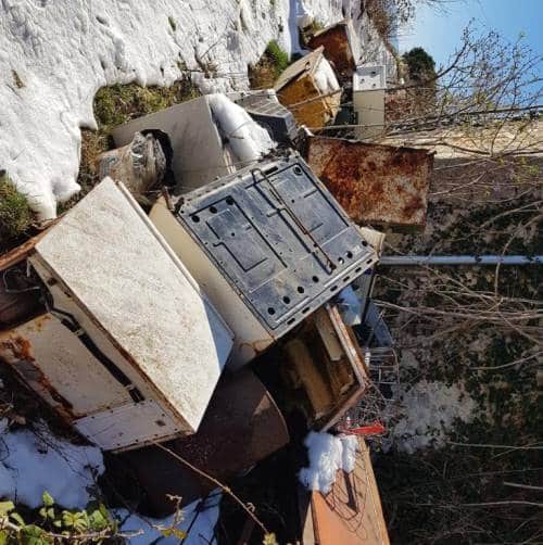 Discarica abusiva a Tremonti, la Segen raccoglie 12 tonnellate di rifiuti abbandonati