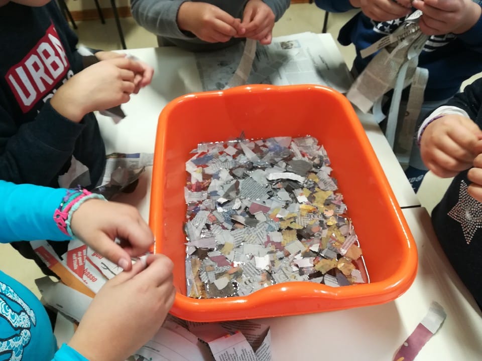 Atelier del riciclo 240 ragazzi delle scuole primarie e medie di Avezzano imparano a creare con materiali di scarto