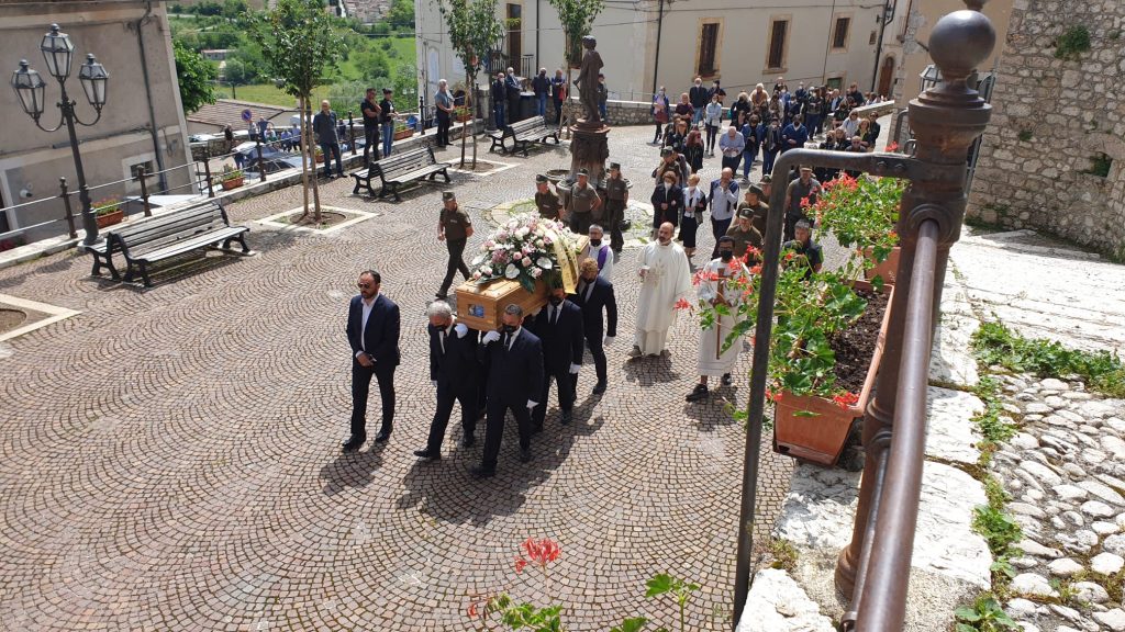 Funerali di Amalia Taglieri, "donna forte innamorata della vita". Grandi le manifestazioni di affetto e di bene da parte delle persone che l'hanno conosciuta
