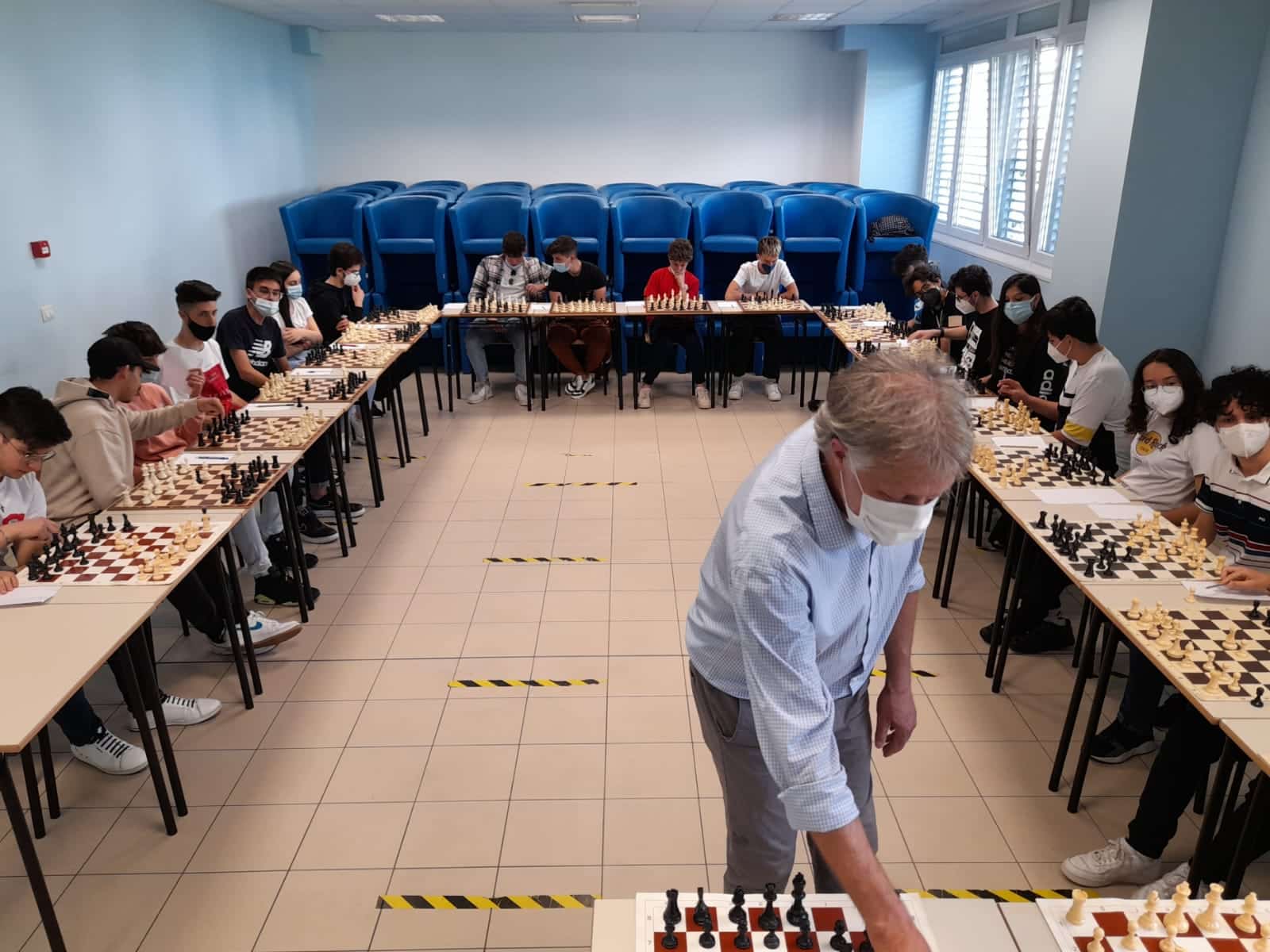 Simultanea di scacchi: al Liceo Vitruvio il maestro Fide Dirk Maxion