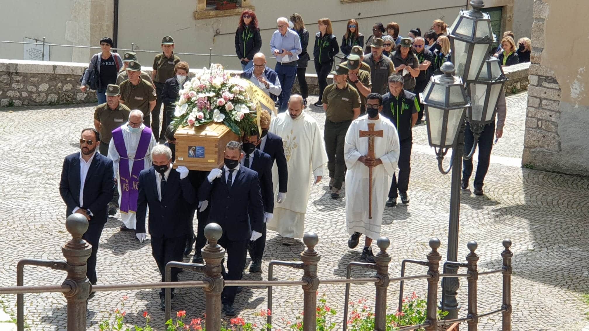 Funerali di Amalia Taglieri, "donna forte innamorata della vita". Grandi le manifestazioni di affetto e di bene da parte delle persone che l'hanno conosciuta
