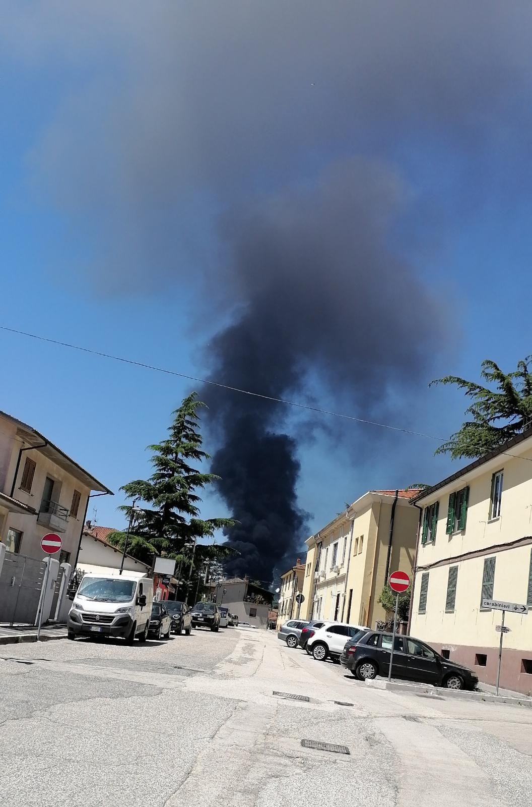 Grosso incendio nella Valle Roveto, in fiamme azienda di smaltimento rifiuti