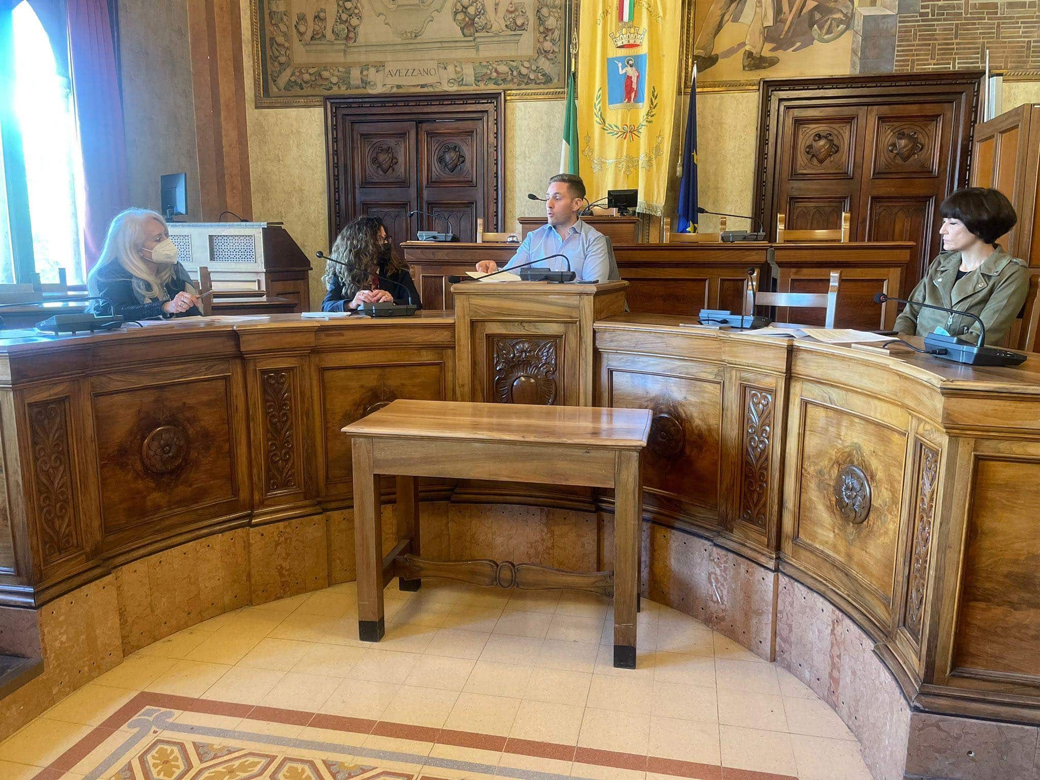 Il Consiglio baby della città di Avezzano” non va in vacanza: le 4 scuole lavorano al logo 