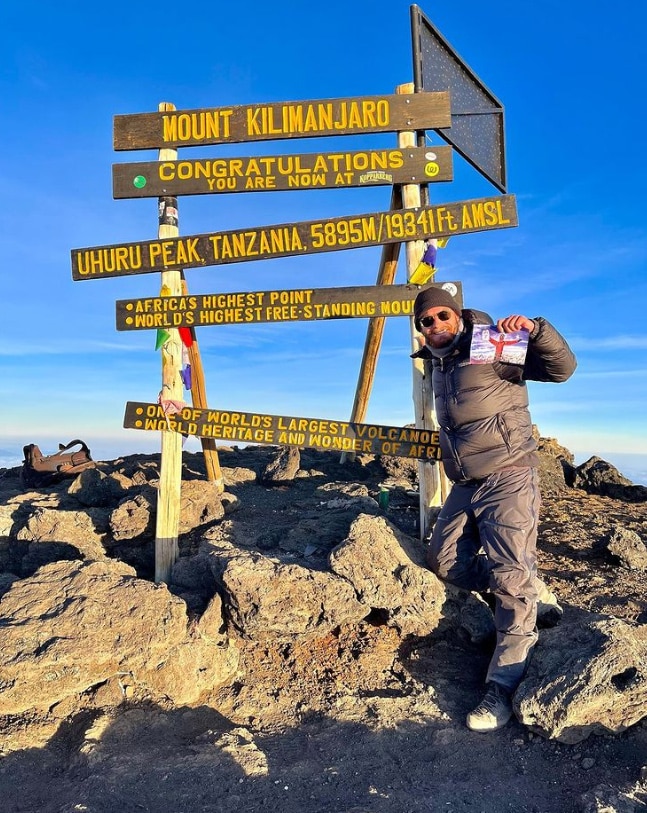 Raggiunge la vetta del Kilimanjaro e dedica l'impresa all'amico Gian Mauro Frabotta