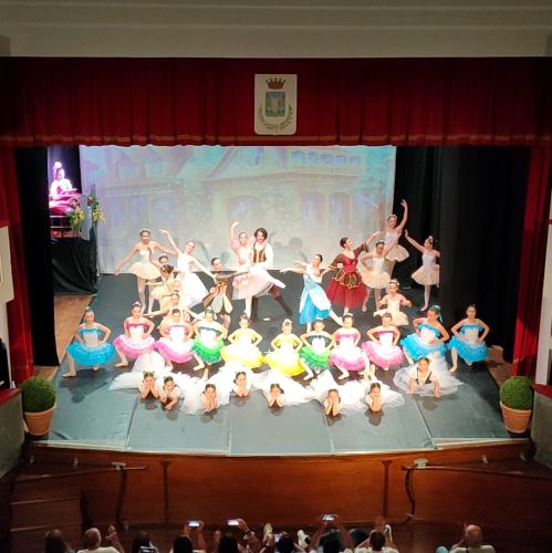Grande emozione per il saggio di danza classica e moderna dell'Azzurra Fit Village al Teatro Talia di Tagliacozzo