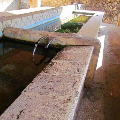 Crisi idrica nella Marsica, il Comune di Villavallelonga ai non residenti: "l'acqua dalle fontane solo con bottiglie"