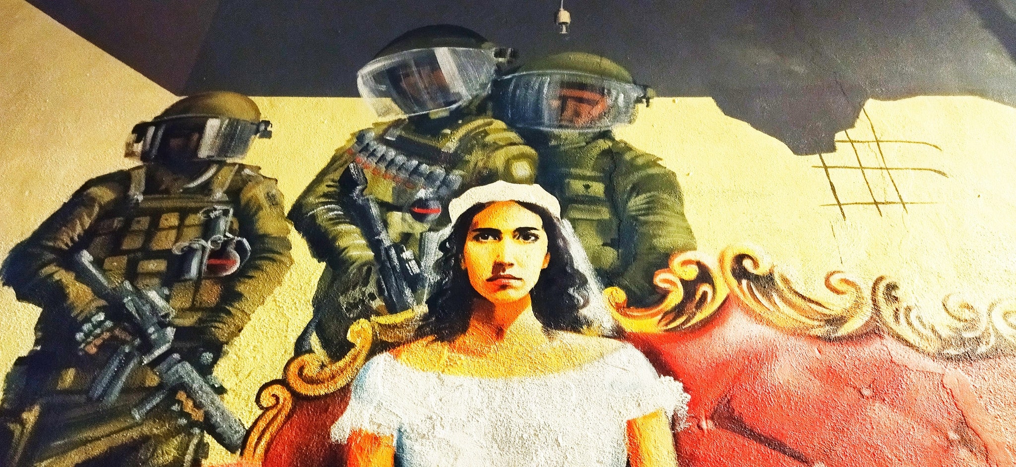 Appena completato il nuovo murale di Taqui Spateen ad Aielli: "racconta la sofferenza di un popolo"