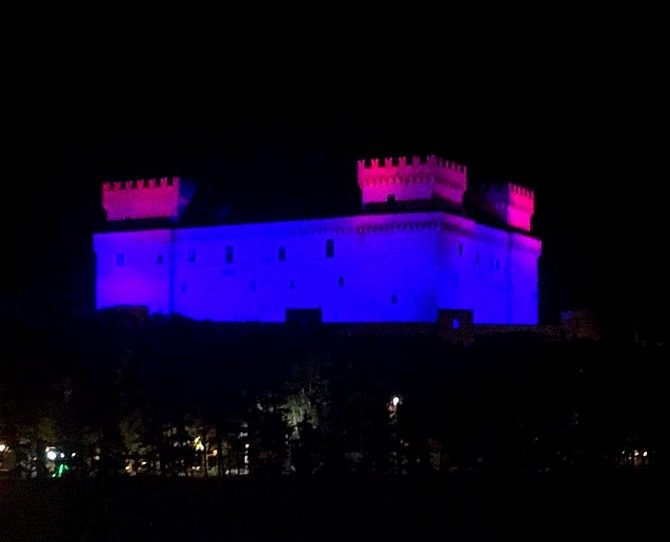 Il Castello Piccolomini di Celano si illumina di rosso e di blu per la Festa dei Santi Martiri