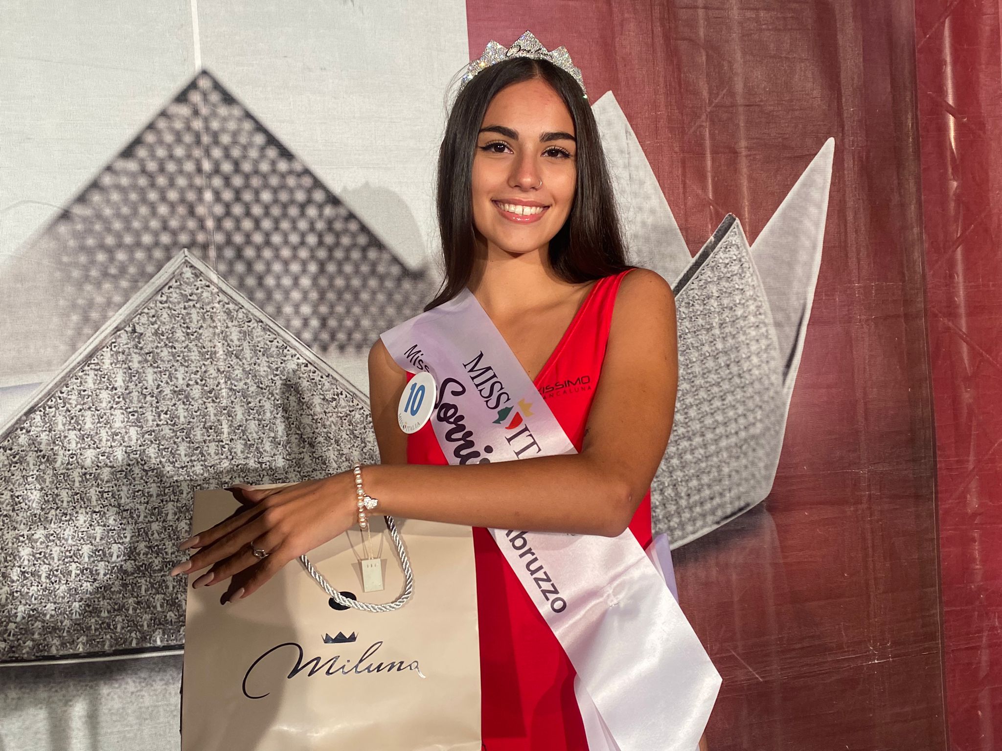 Beatrice Gioia vince la fascia di Miss Sorriso Abruzzo 2022 e accede alle prefinali nazionali