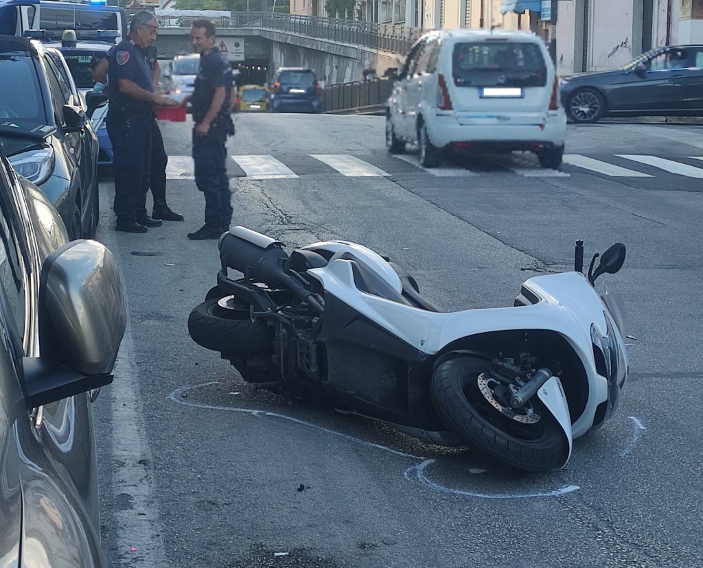 Medico travolto in scooter nel centro di Avezzano