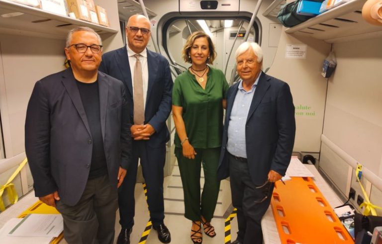 Presentato il treno-ambulanza della TUA. De Angelis: "da utilizzare in modo strutturato in caso di maxi-emergenze in Abruzzo"