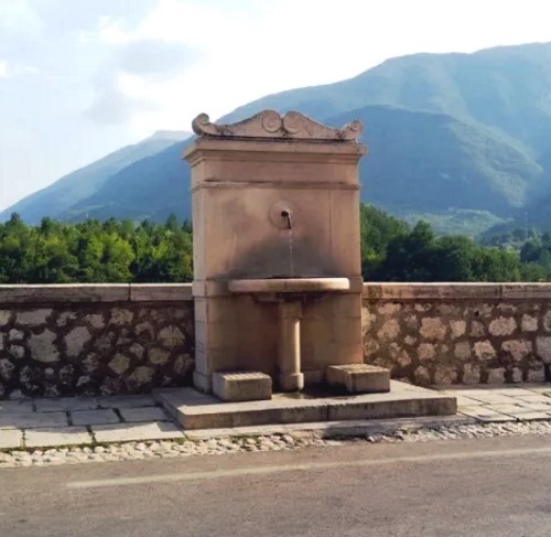 Divieto di utilizzo per uso umano dell'acqua di quattro fontane di Capistrello