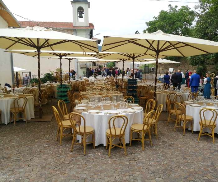 A Tubione, frazione con soli 2 residenti, festa in piazza per un matrimonio