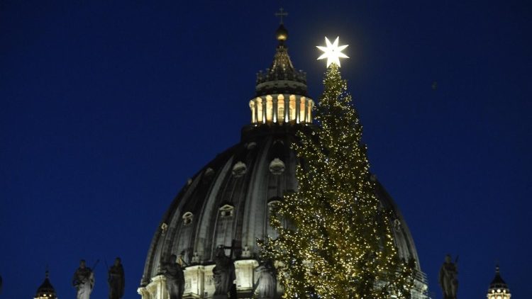 L'albero di Natale in piazza San Pietro (foto d'archivio) (Vatican Media)