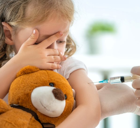 L'EMA raccomanda l'uso dei vaccini anti Covid-19 Comirnaty e Spikevax per i bambini dai 6 mesi di età