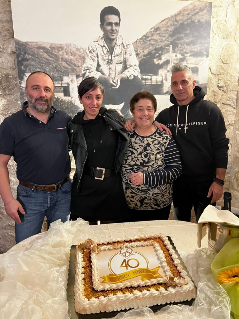 Ricorrono i 40 anni di attività del Ristorante Pizzeria "Le Due Querce" a Lecce nei Marsi