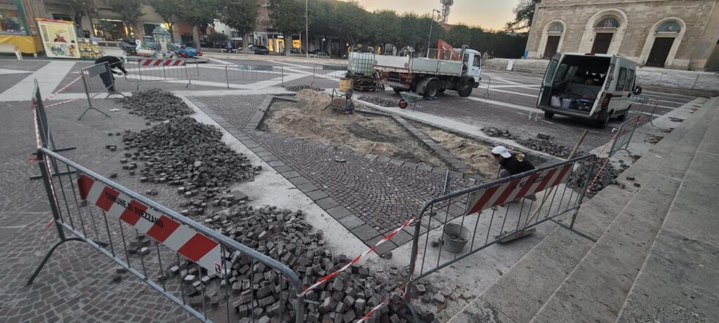 Iniziati oggi  lavori di manutenzione su Piazza Risorgimento ad Avezzano. Al via anche l’abbattimento delle barriere architettoniche su altri marciapiedi della città
