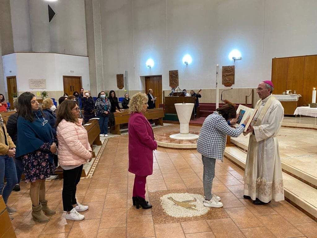 Presepe 2021: consegnata la statuina dell'artigiano imprenditore ai vescovi  di Avezzano e Sulmona – Terre Marsicane
