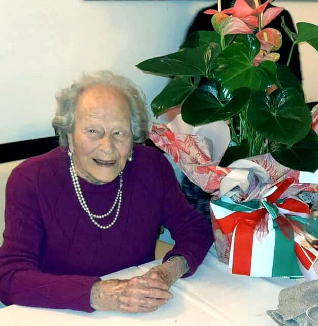Nonna Giusy a 108 anni riceve l'alta onorificenza dell’ordine al merito della Repubblica Italiana