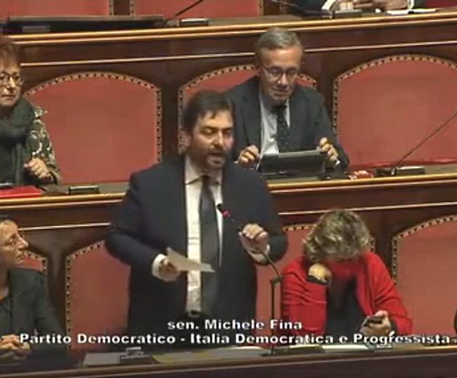 Nel suo primo intervento al Senato, Michele Fina apre citando le parole di "Fontamara" di Ignazio Silone